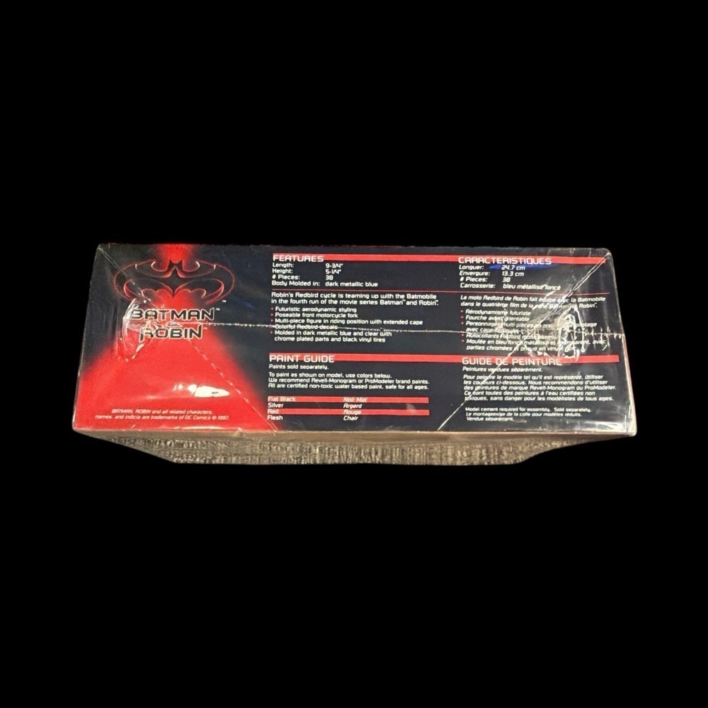 Batman & Robin Red Model Kit - Picture 3 of 3